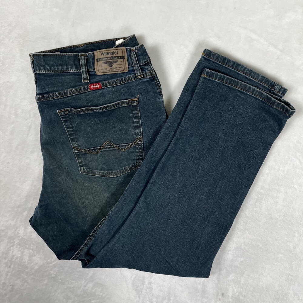 Wrangler Jeans Mens 38x30 Blue Athletic Fit Denim Dark Wash Pants READ